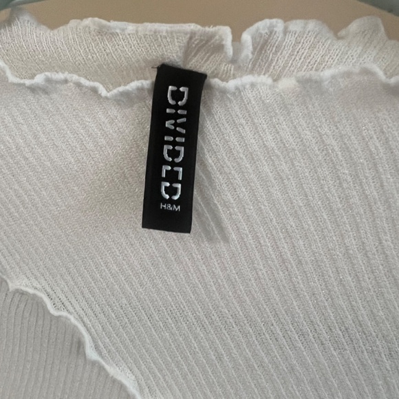 H&M | NWOT White Long Sleeve Top with Lettuce Trim and Flared Arm Sleeves - Picture 2 of 5